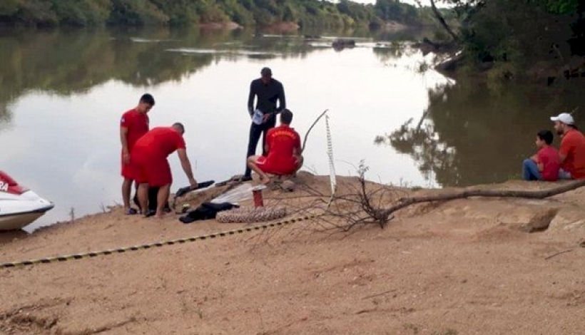 Pai morre afogado ao tentar salvar filho