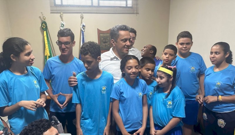 Prefeito Paulistinha garante R$ 313 mil de repasse a APAE