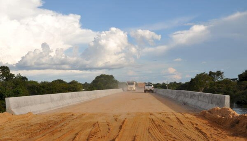 Prefeito Valtinho anuncia liberação de trânsito na Ponte do Rio Braço Norte