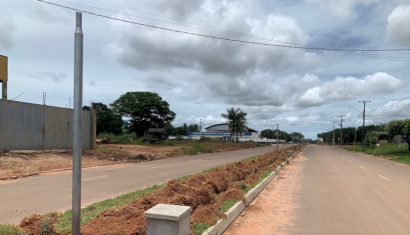 Rua 01 do Setor Industrial está recebendo iluminação em LED