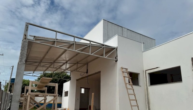 Vereadora Dra. Andreia acompanha obras do PSF Industrial em Matupá