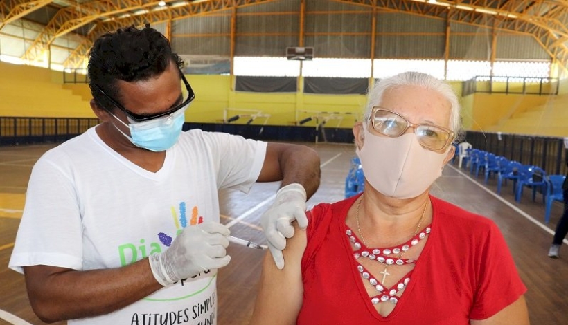 Peixoto começa a aplicar 3ª Dose em idosos acima dos 70 anos