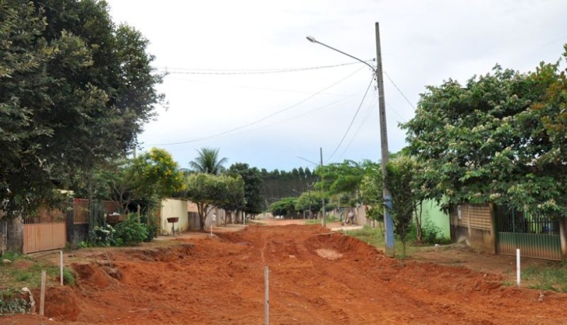 Empresa não dá conta e Prefeitura rescinde contrato de obras de drenagem e asfaltamento em Matupá