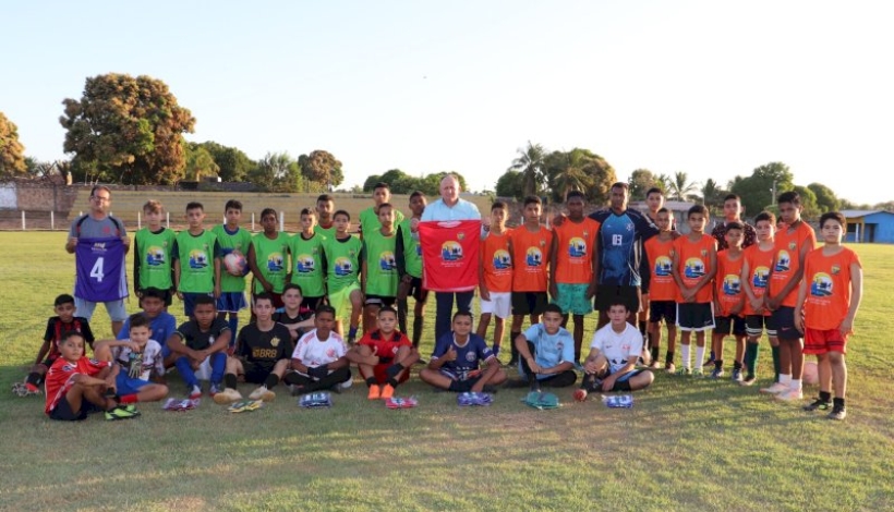 Secretário divulga investimento de R$ 120 mil em uniformes