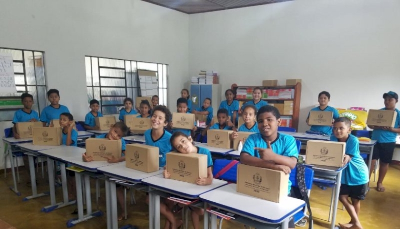 Alunos das Escolas Rurais também receberam Kits Escolares