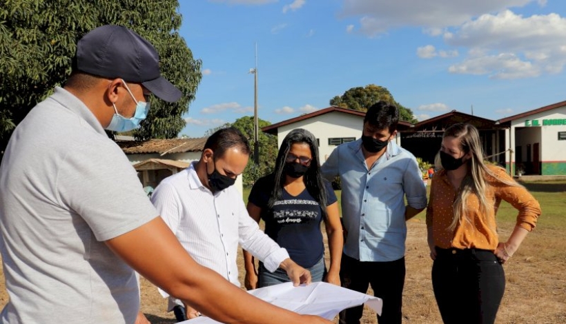 Prefeito garante Quadra Poliesportiva para Flor da Serra