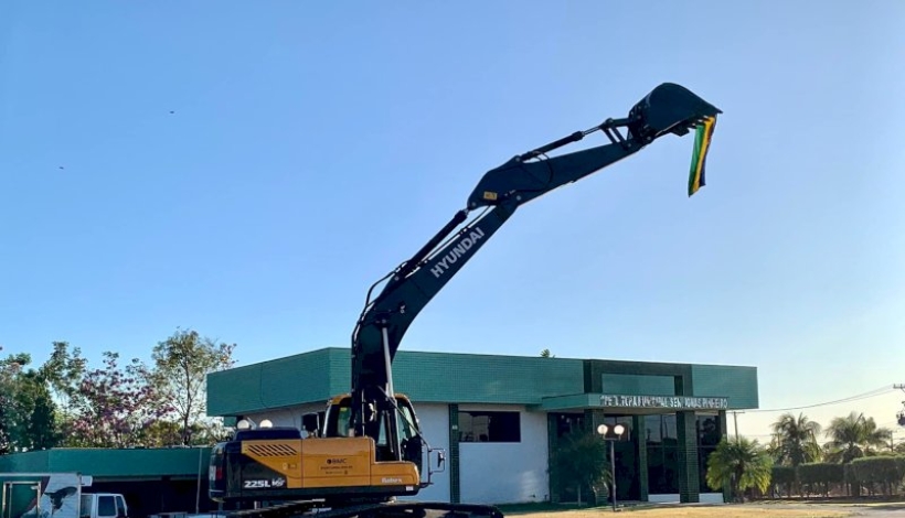 Agricultura Familiar Matupaense recebe uma Escavadeira de R$ 1 milhão