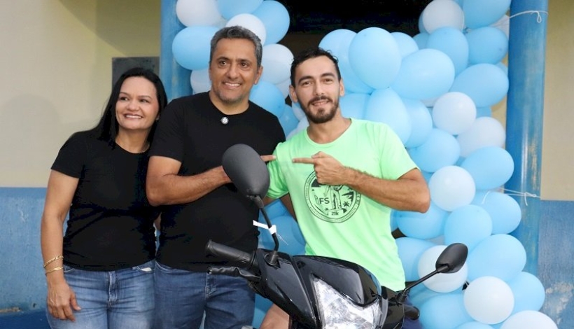 Prefeitura sorteia moto 0 km no Dia do Servidor Público