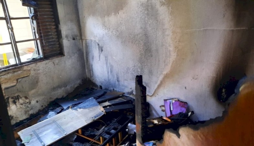 Ex-marido ameaça mulher e incendeia casa