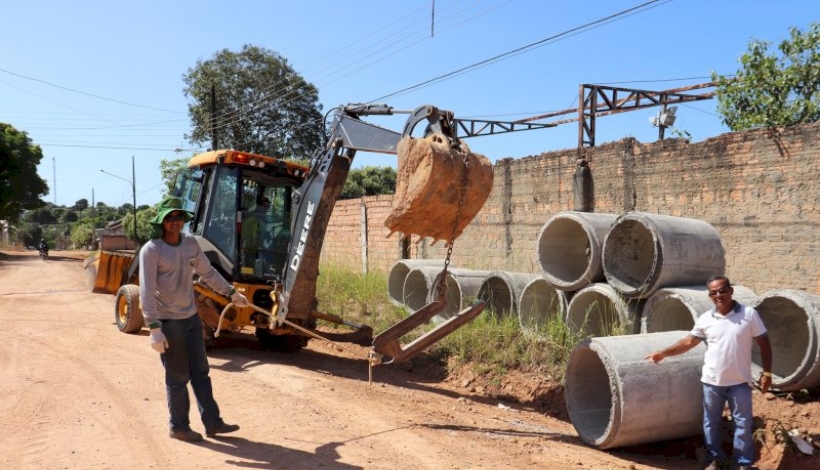 Obras de drenagem pluvial no Bairro Mãe de Deus