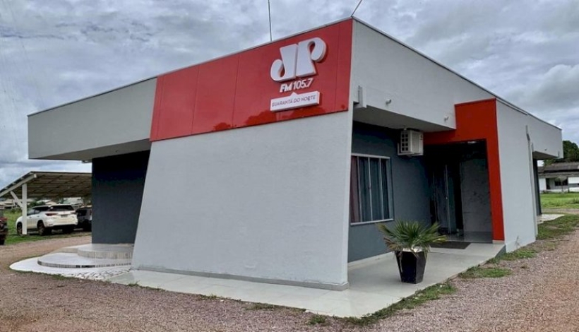 Prefeito de Matupá participa da inauguração da Jovem Pan FM