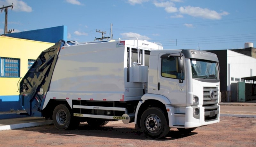Peixoto de Azevedo adquire o 2º Caminhão Compactador de Lixo 0 Km