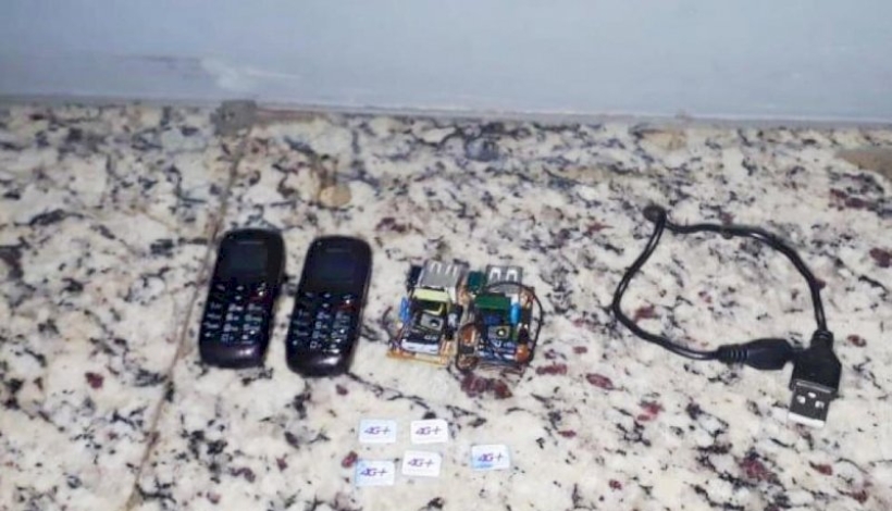 Mulher tenta entrar em presídio com celulares e chips na vagina