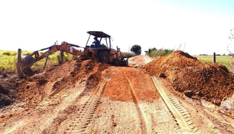 Revitalização de Estradas da 10ª Agrovila e Pé-quente 