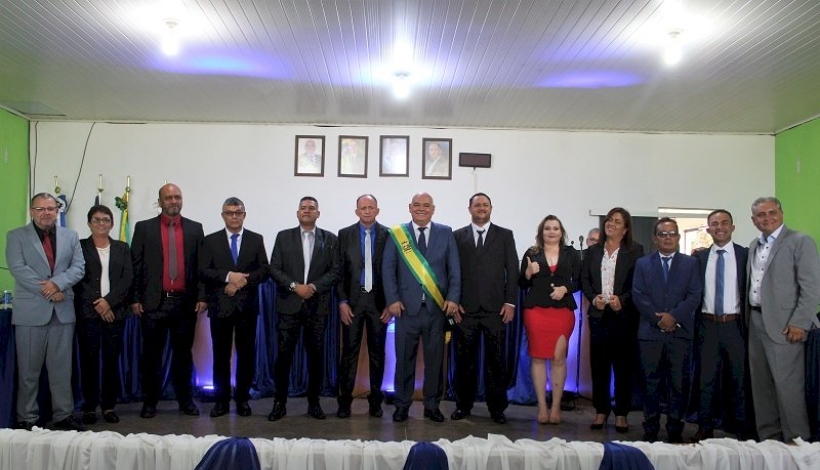 Prefeito Maurício Ferreira, Vice e 11 Vereadores são empossados em sessão solene