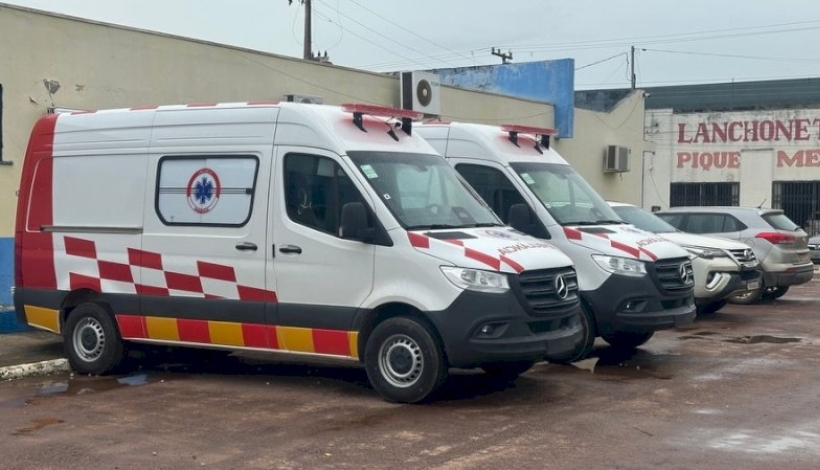 Peixoto apresenta as 02 primeiras âmbulâncias de 10 que serão adquiridas