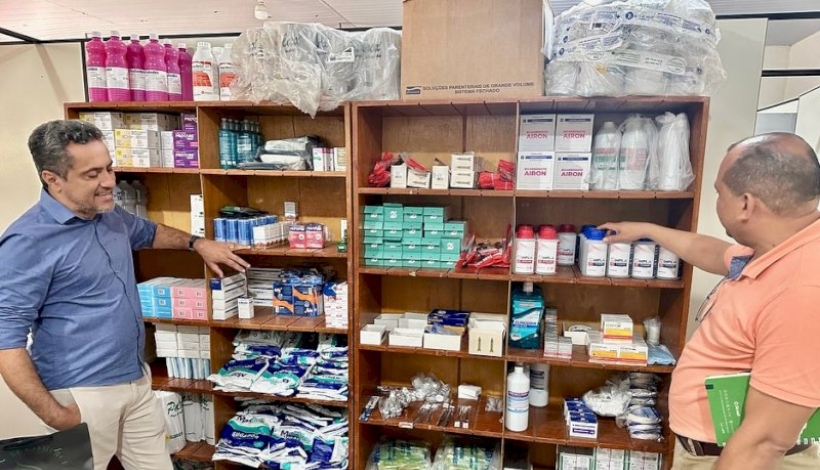 Em visita de rotina Prefeito de Peixoto esteve na Farmácia Municipal