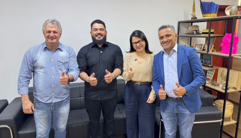 Peixoto viabiliza 02 caminhões basculantes com a SEAF-MT