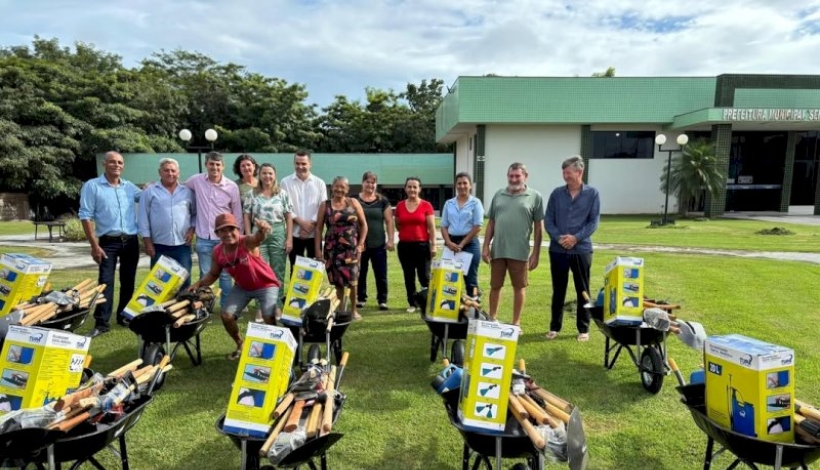 Sitiantes e Chacareiros recebem kits de ferramentas em Matupá