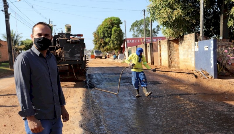Prefeito Marcos Icassatti determinação obras de pavimentação na Rua 1 do Cidade Alta