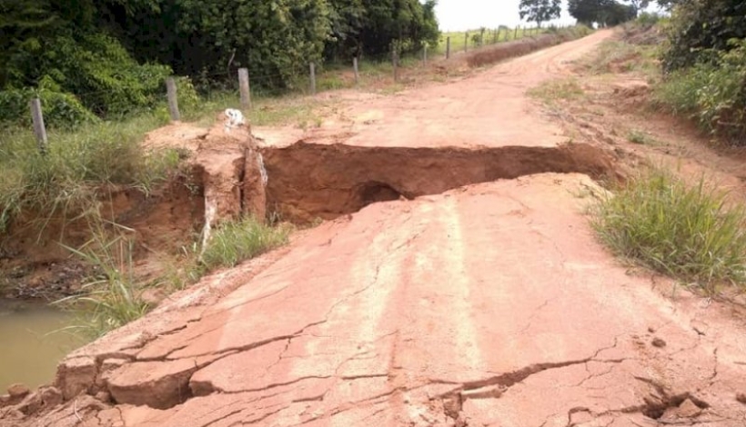 Chuvas castigam estradas em Terra Nova do Norte 