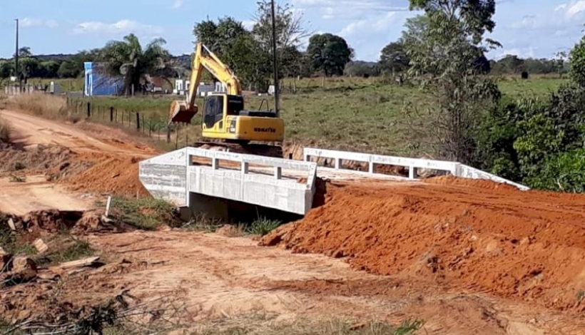 Prefeitura conclui aterro e libera o trânsito em uma das pontes de concreto construídas na Linha Boff em Terra Nova
