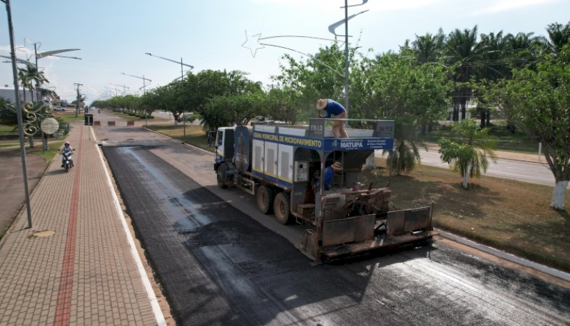 Avenidas do entorno do Complexo Turístico dos Lagos são recapeadas
