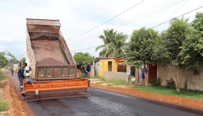 Rua Parnaíba recebe pavimento asfáltico em Peixoto de Azevedo