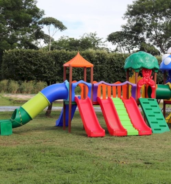 SME de Guarantã implanta Playground na Escola Darcy Ribeiro