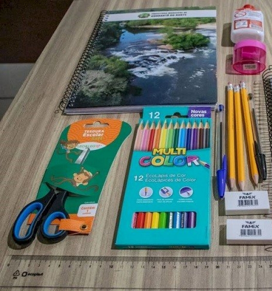 Alunos da rede municipal acessam kits escolares em Guarantã