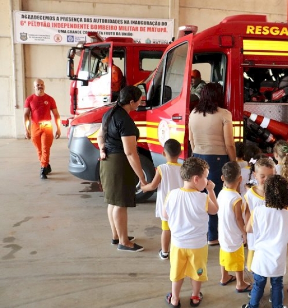 Alunos visitam Corpo de Bombeiros Militar de Matupá