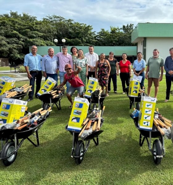 Sitiantes e Chacareiros recebem kits de ferramentas em Matupá