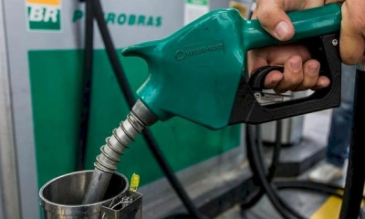 Petrobras aumenta preço do diesel e da gasolina nas refinarias a partir desta quarta
