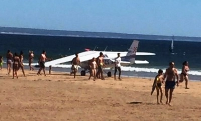 Avião faz pouso de emergência em praia de Portugal; dois banhistas morrem