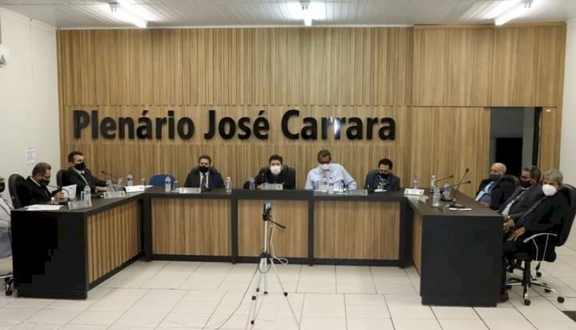 Despreparo: Presidente não concede aparte, bate-boca, encerra sessão e é vaiado em Nova Santa Helena