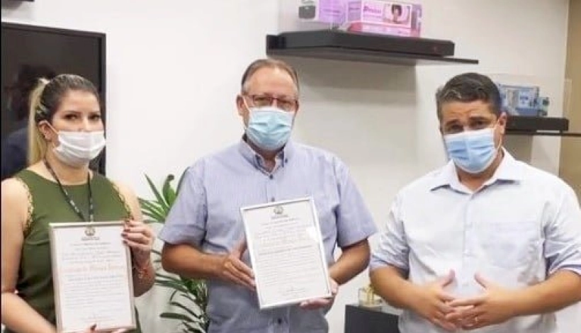 Prefeito entrega Moções Honrosas pela abertura de leitos de UTI