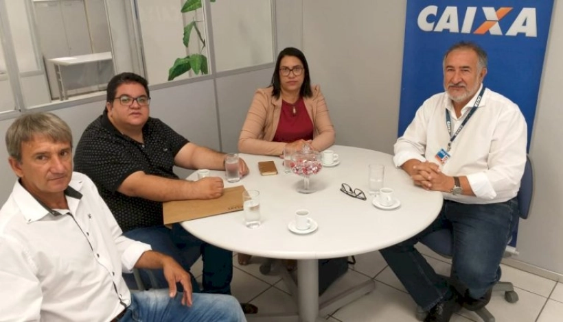 Prefeita de Nova Santa Helena busca CEF para viabilizar obras de infraestrutura