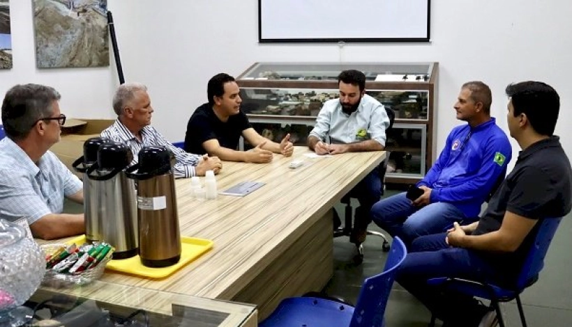 Deputado Diego Guimarães visita COOGAVEPE