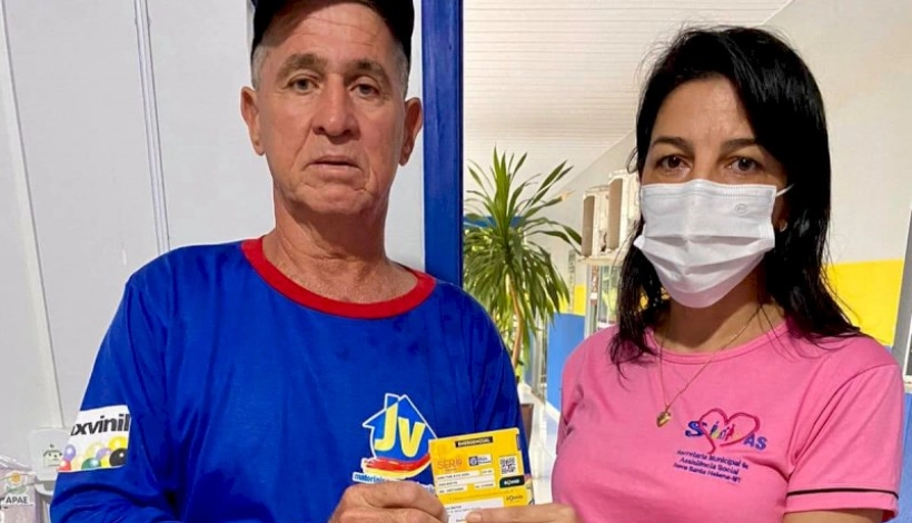 Secretaria faz entrega de Cartões Ser Família em NSH