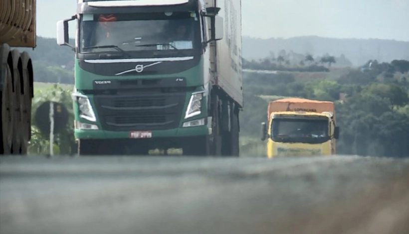 Caminhoneiros em MT sentem dificuldades para transportar soja