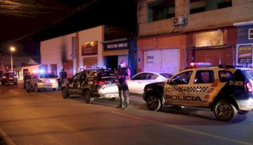 PM dispersa aglomerações de pessoas em bairros