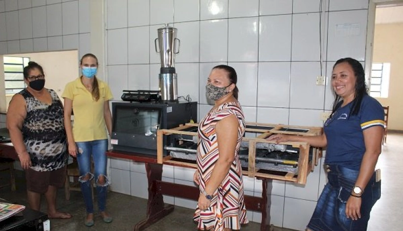 SMEC entrega Equipamentos, Aparelhos e Mobílias para Creches e Escolas