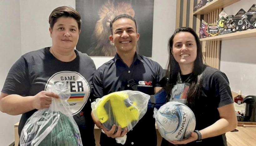 Times do Bairro Jerusalém recebem Materiais Esportivos