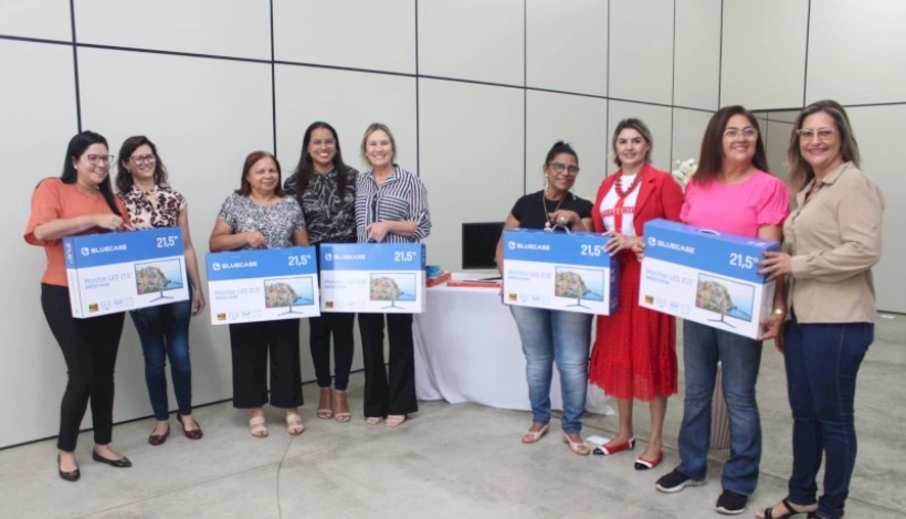 Escolas e Creches Municipais recebem Kits de Informática