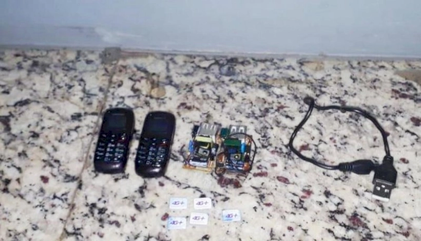 Mulher tenta entrar em presídio com celulares e chips na vagina