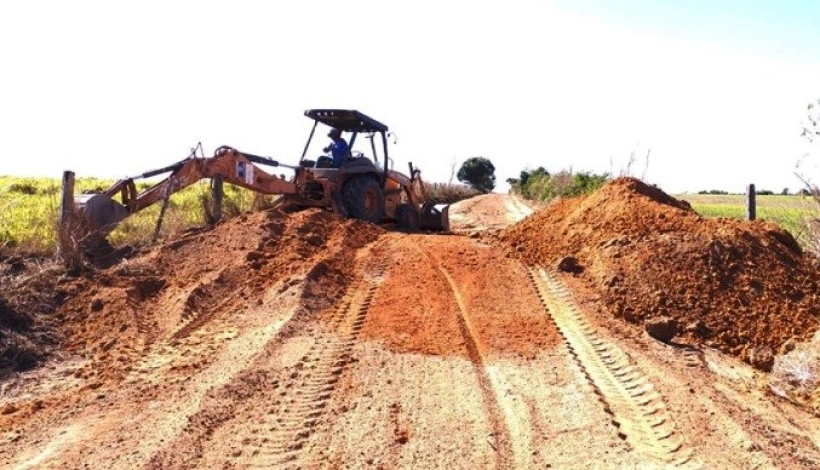 Revitalização de Estradas da 10ª Agrovila e Pé-quente 