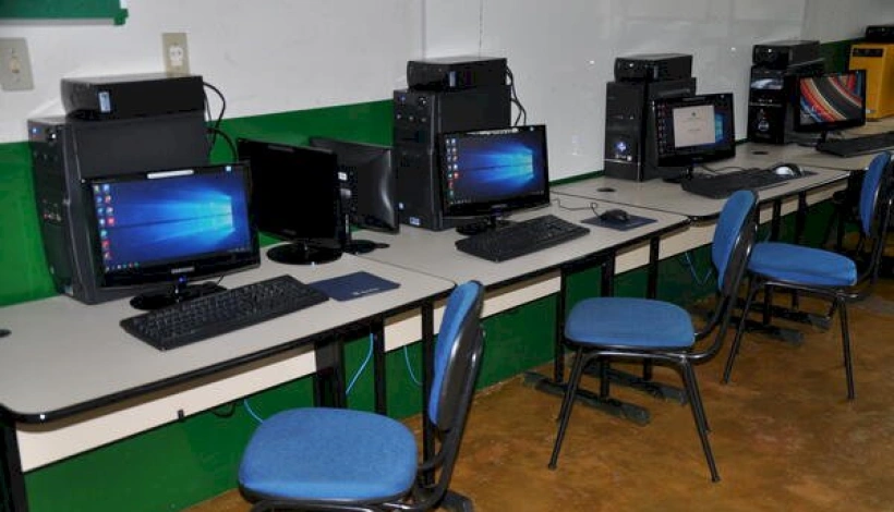 Escola de Flor da Serra ganha novo Laboratório de Informática