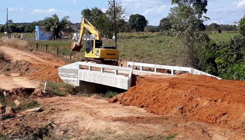 Prefeitura conclui aterro e libera o trânsito em uma das pontes de concreto construídas na Linha Boff em Terra Nova