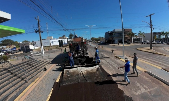 Mais de 22 km de vias estão recebendo micropavimento asfáltico em Peixoto