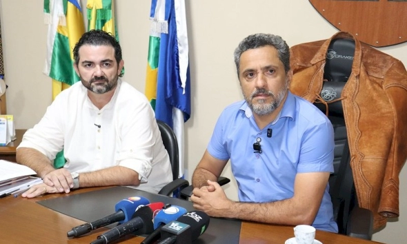 Prefeito concede coletiva sobre ação do MPE referente a UPA 24Hs
